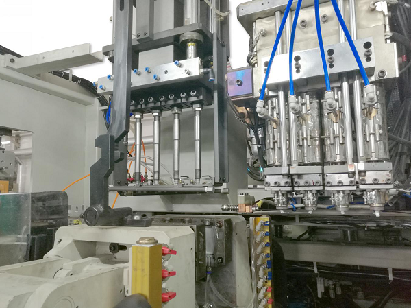 中空吹塑机